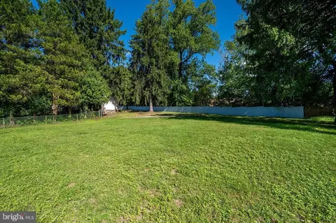 Exterior - 900 Morgantown Rd, Reading, PA 19607 photo 11 of 12