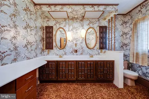 Bath - 900 Morgantown Rd, Reading, PA 19607 photo 4 of 5