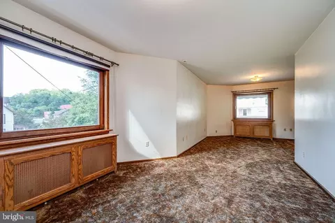 Living - 900 Morgantown Rd, Reading, PA 19607 photo 2 of 2