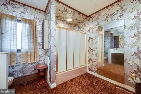 Bath - 900 Morgantown Rd, Reading, PA 19607 photo 5 of 5