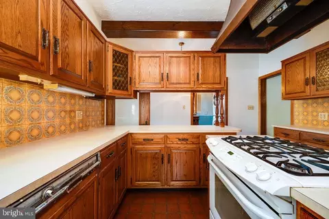 Kitchen - 900 Morgantown Rd, Reading, PA 19607 photo 2 of 3