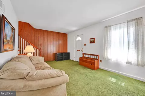 Living - 605 Meade Ter, Reading, PA 19607 photo 2 of 2