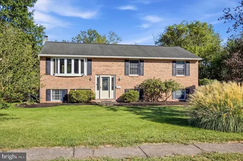 4 Aspen Ct, Douglassville, PA 19518