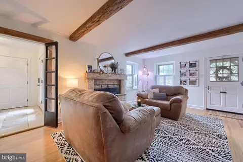 Entry Way - 603 State St, Shillington, PA 19607 photo 3 of 10
