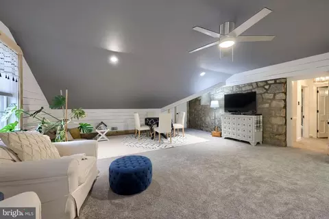 Entry Way - 603 State St, Shillington, PA 19607 photo 9 of 10