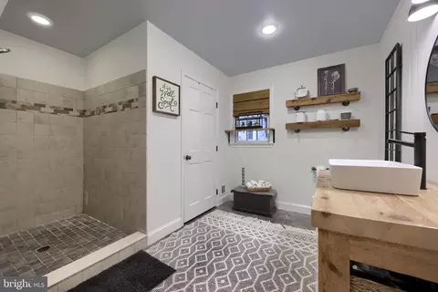 Bath - 603 State St, Shillington, PA 19607 photo 3 of 5