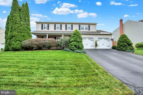 Exterior - 3104 Daniel Dr, Sinking Spring, PA 19608 photo 3 of 10