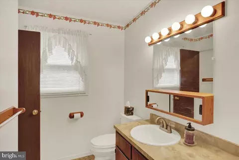 Bath - 4674 Pheasant Run N, Reading, PA 19606 photo 2 of 3