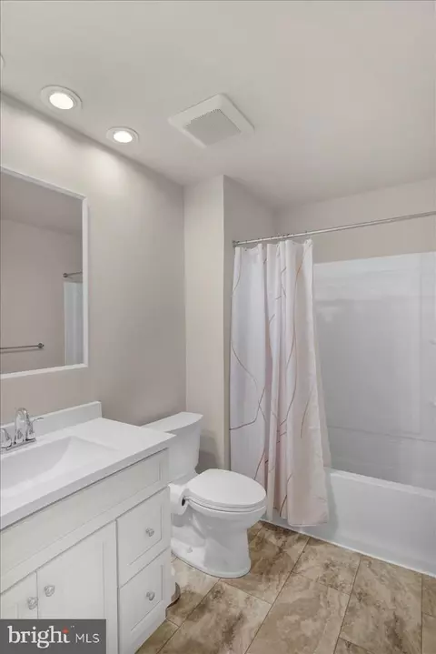 Bath - 14 F Fairway Rd, Reading, PA 19607 photo 1 of 1