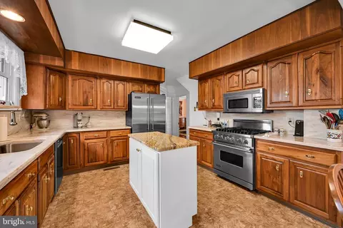 Kitchen - 24 Upland Rd, Reading, PA 19609 photo 2 of 3