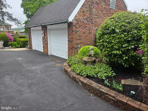 Exterior - 24 Upland Rd, Reading, PA 19609 photo 6 of 29