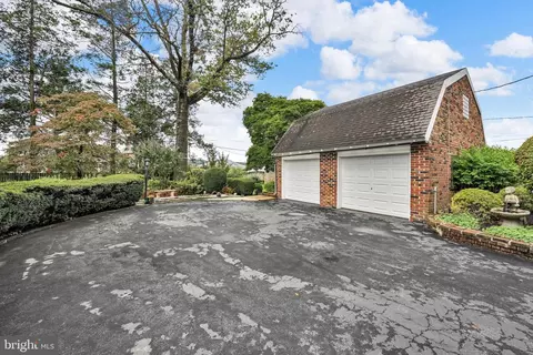 Exterior - 24 Upland Rd, Reading, PA 19609 photo 7 of 29