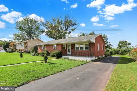 211 E Race St, Fleetwood, PA 19522
