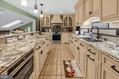 Kitchen - 10 Nassau Cir, Reading, PA 19607 photo 3 of 5