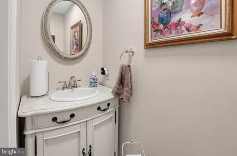 Bath - 10 Nassau Cir, Reading, PA 19607 photo 4 of 4