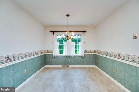 Dining - 820 Apple Dr, Wyomissing, PA 19610 photo 2 of 2