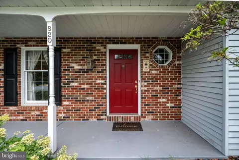 Exterior - 820 Apple Dr, Wyomissing, PA 19610 photo 2 of 5