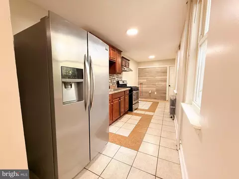 Entry Way - 431 Pine St, Reading, PA 19602 photo 2 of 3