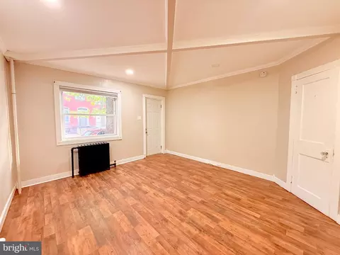 Living - 431 Pine St, Reading, PA 19602 photo 3 of 4