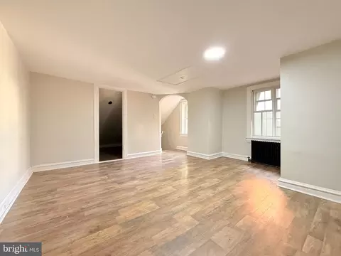 Living - 431 Pine St, Reading, PA 19602 photo 2 of 4
