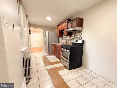 Entry Way - 431 Pine St, Reading, PA 19602 photo 1 of 3