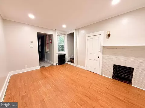 Living - 431 Pine St, Reading, PA 19602 photo 4 of 4