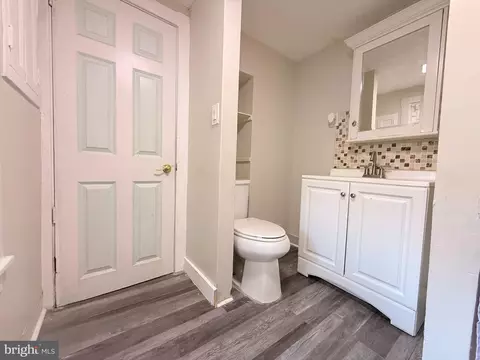 Bath - 431 Pine St, Reading, PA 19602 photo 4 of 4