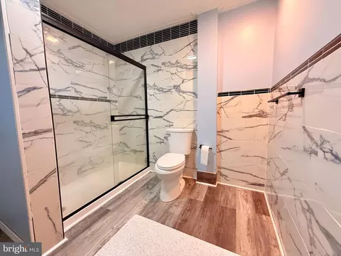 Bath - 431 Pine St, Reading, PA 19602 photo 1 of 4