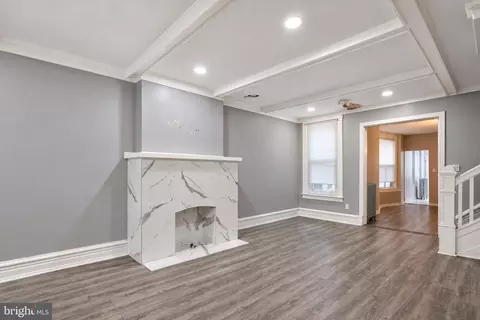 Living - 346 Spring St, Reading, PA 19601 photo 4 of 5