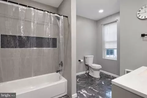 Bath - 346 Spring St, Reading, PA 19601 photo 1 of 6