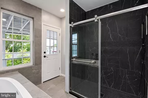 Bath - 346 Spring St, Reading, PA 19601 photo 6 of 6