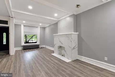 Living - 346 Spring St, Reading, PA 19601 photo 1 of 5