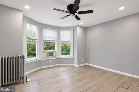 Living - 346 Spring St, Reading, PA 19601 photo 5 of 5