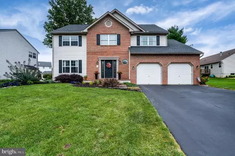 27 Brookfield Dr, Fleetwood, PA 19522