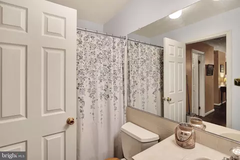Bath - 15 Tanglewood Dr, Reading, PA 19607 photo 3 of 4