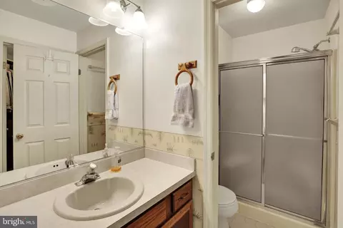 Bath - 15 Tanglewood Dr, Reading, PA 19607 photo 1 of 4