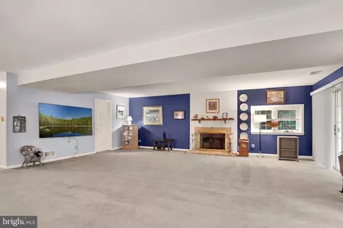 Living - 15 Tanglewood Dr, Reading, PA 19607 photo 5 of 6