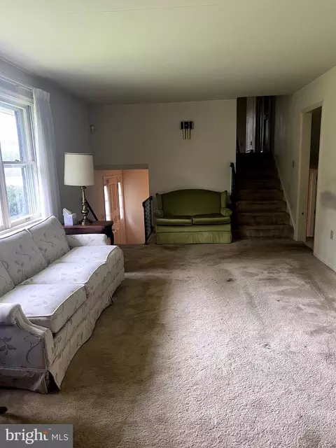 Living - 1040 Baker Rd, Sinking Spring, PA 19608 photo 3 of 4