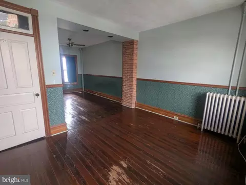 Living - 114 W Oley St, Reading, PA 19601 photo 2 of 3