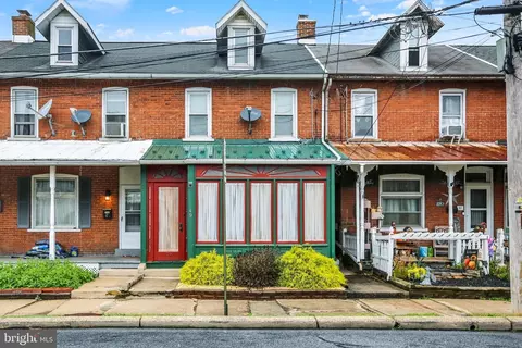 49 E Washington St, Topton, PA 19562