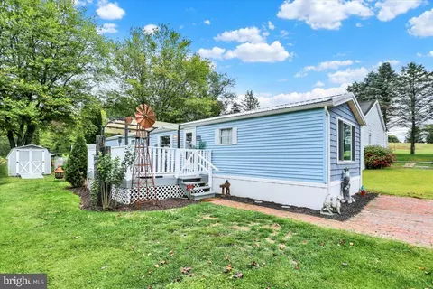 209 Memory Ln, Hamburg, PA 19526
