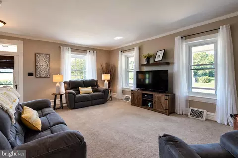 Living - 5 Bowers Rd, Reading, PA 19605 photo 1 of 2