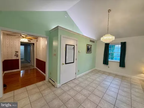 Entry Way - 111 Old Fritztown Rd, Reading, PA 19607 photo 1 of 3
