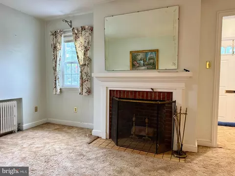 Living - 111 Old Fritztown Rd, Reading, PA 19607 photo 4 of 6