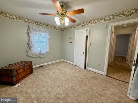 Bedroom - 111 Old Fritztown Rd, Reading, PA 19607 photo 3 of 5