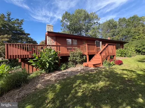 218 Golf Course Rd, Mohnton, PA 19540