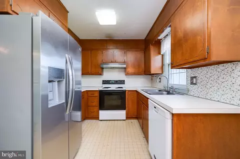 Kitchen - 1909 Andre Ct, Wyomissing, PA 19610 photo 3 of 6