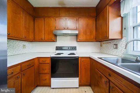 Kitchen - 1909 Andre Ct, Wyomissing, PA 19610 photo 4 of 6