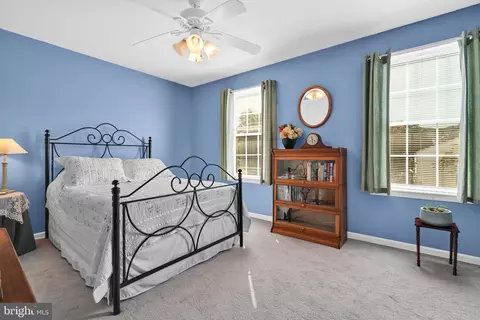 Bedroom - 351 Oneida Dr, Sinking Spring, PA 19608 photo 4 of 6
