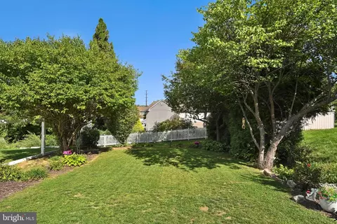 Exterior - 351 Oneida Dr, Sinking Spring, PA 19608 photo 9 of 12